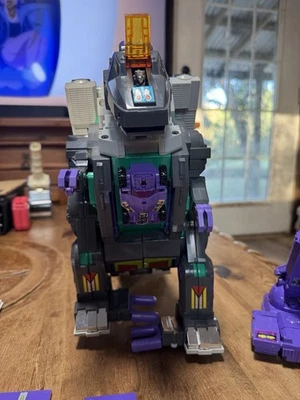 Figura de acción Hasbro G1 Transformers 1986 G1 FUNCIONA 99 % completa Trypticon Foto 1 de 4