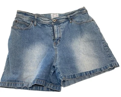 Carolina Blues 大码 16W 牛仔短裤棉混纺浅蓝色 — 第 1/3 张图片