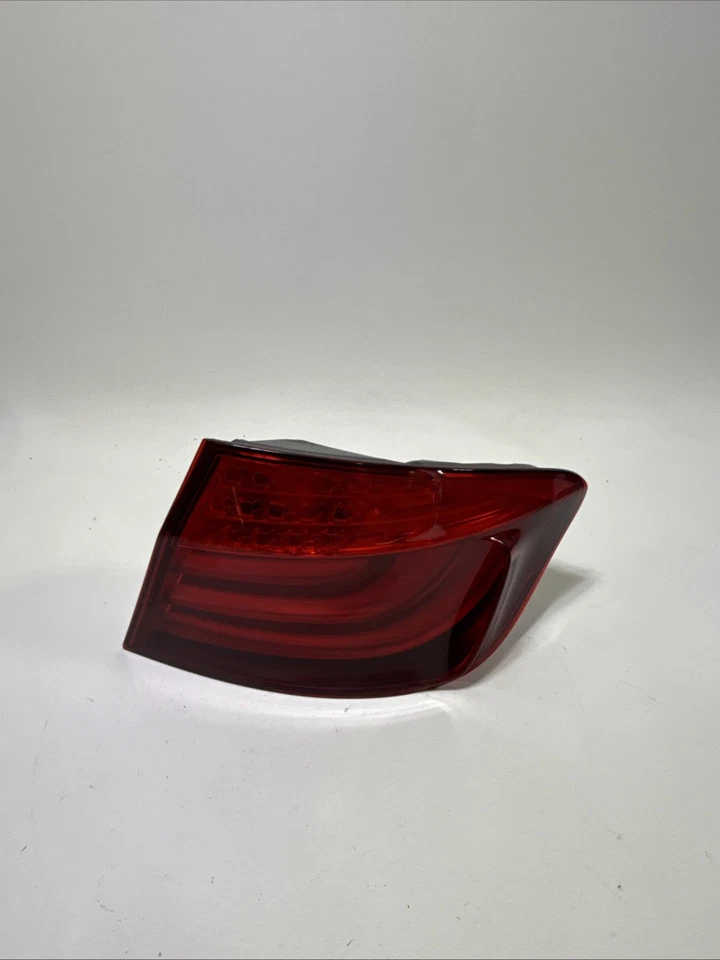 BMW Serie 5 F10 2011 2012 2013 luz trasera pasajero derecha derecha LED OEM Foto 1 de 4