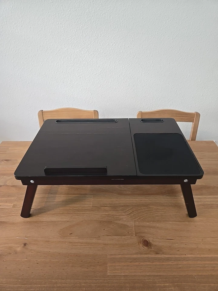 Bandeja para portátil con alfombrilla de ratón y cajón - ranuras para teléfono y tableta patas plegables de madera roja Foto 1 de 4