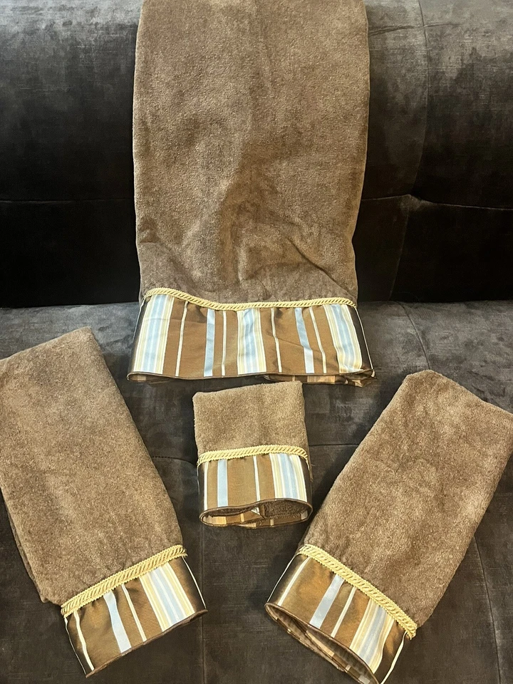 Vintage Avanti 4 Piece-1 Bath & 2 Hand Towel 1 Wash - Brown Blue Flare Cotton - Image 1 of 4