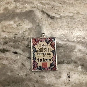 Beautiful BE YOURSELF EVERYONE ELSE IS TAKEN PRINT Resin Pendant - Picture 1 of 7