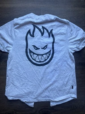 Camiseta Spitfire Y2k Patinador Talla Mediana Logotipo Abotonado Gráfico Manga Corta Foto 1 de 4