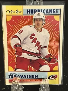 TEUVO TERAVAINEN---2022-23 O PEE CHEE -----RETRO-----HURACANES - Imagen 1 de 2