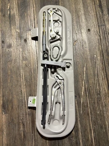 BMW E36 318i 325i 328i M3 (1992-1999) OEM Trunk Mounted Tool Box Kit Incomplete - Bild 1 von 6