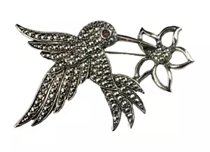 BEAUTIFUL AVON PIN HUMMINGBIRD MARCASITE TEXTURED PURPLE EYE PRE-OWNED NICE - Picture 1 of 5