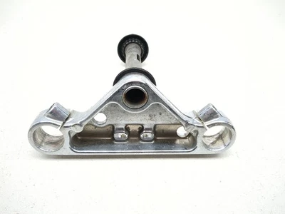 Abrazadera de dirección triple árbol inferior inferior 92-97 Suzuki VS800 Intruder 800 Foto 1 de 4