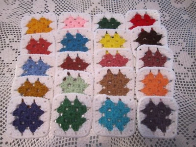 *** BLOQUES CUADRADOS ABUELA 20-4" 4 AFGANOS, AFGANOS COLORES SURTIDOS Y BLANCO Foto 1 de 3