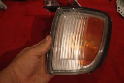 97-01 USDM OEM Infiniti QX4 R50 передний угол 216-63526 лампа в сборе  - Изображение 1 из 4