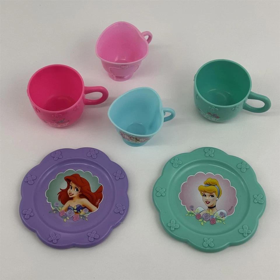 4 tazas de té y 2 platos de plástico CDI Disney Princess Child's Fing Play  Foto 1 de 4