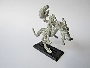 A2 WARHAMMER FANTASY BATTLE OLD WORLD CHAOS - DAEMONETTE MOUNTED METAL LONG OOP - Picture 1 of 4