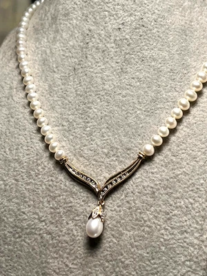 10K yellow gold Diamonds & white Pearls V necklace & dangle 17" L Alwand Vahan - Image 1 of 4