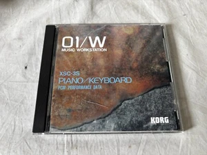 KORG 01/W PCM PERFORMANCE DATA XSC-3S PIANOFORTE/TASTIERA con custodia - Foto 1 di 3