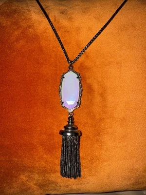 Collar Everly Drop de Opalite Iridiscente "Mystic Bazaar" de Kendra Scott Foto 1 de 4