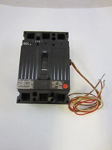 G.E. GENERAL ELECTRIC TEB132080 80AMP 240VAC 3POLE CIRCUIT BREAKER W/AUX SWITCH - Picture 1 of 6