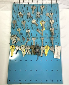 Vintage Curtis Industries Domestic Auto Key Blank Wall Rack Display w/ 140 Keys - Picture 1 of 13