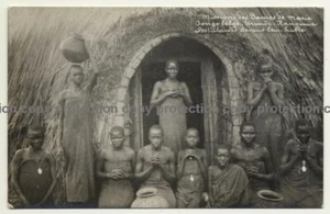 Urundi-Kanginia / Congo Belge: Postulantes Devant Leur Hulte - Missions (Vintage - Imagen 1 de 1