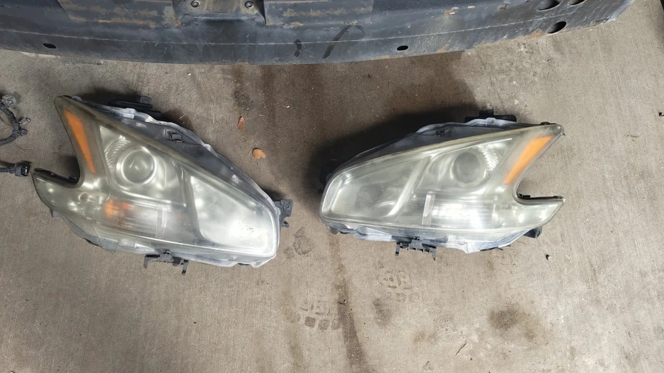 Par de faros izquierdo y derecho Nissan Máxima 2011 Foto 1 de 1