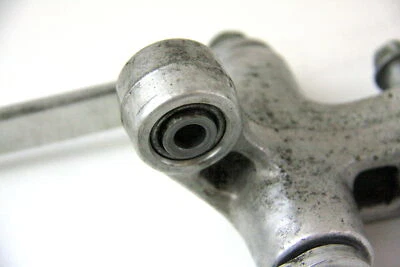 Relé de suspensión amortiguador trasero Suzuki GSXR750 1996 1997 1998 Foto 1 de 4