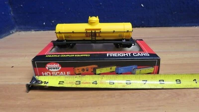 MODEL POWER HO SCALE CHEMICAL TANK # 98103 WITH KNUCKLE COUPLERS  BOXED 618180 - Image 1 of 4