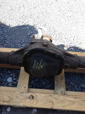 Used Rear Axle Assembly Rear fits: 2010 Ford E250 VAN 9.75`` ring gear semi-floa — 第 1/4 张图片