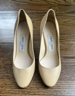 Zapatos de salón Jimmy Choo de cuero beige con punta redonda talla 35 Foto 1 de 4