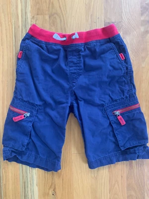 Hanna Andersson Boys Cargo Pull On Shorts Size 130 8 years Blue with Red Trim - Image 1 of 3
