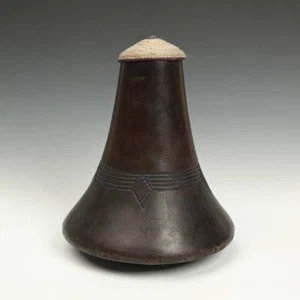 VINTAGE CARVED WOOD MILK VESSEL HIMA / NYANKOLE PEOPLE CENTRAL AFRICA 20TH C. - Bild 1 von 4