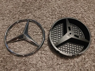 Mercedes-Benz GLK 250 2014 - emblema delantero y soporte emblema Foto 1 de 2