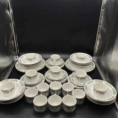 Gibson Housewares Vintage China Christmas Charm Delight 52Pc Dinner Set Gold Rim - Image 1 of 4