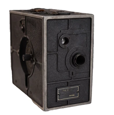 伊士曼柯达 16 毫米 Cine 相机型号 A 带镜头使用状况良好。 — 第 1/3 张图片