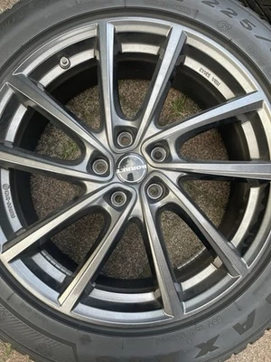 4 Winterreifen Auf Alufelgen 225/55 R19 - Bild 1 von 4