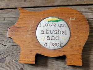 Wooden pig "I love you a bushel and a peck" vintage collectable folk art - Picture 1 of 4