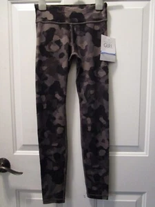 ATHLETA GIRL PRINTED CHIT CHAT BLACK CAMO TIGHT LEGGINGS  MEDIUM/ 8-10 NEW - Picture 1 of 3