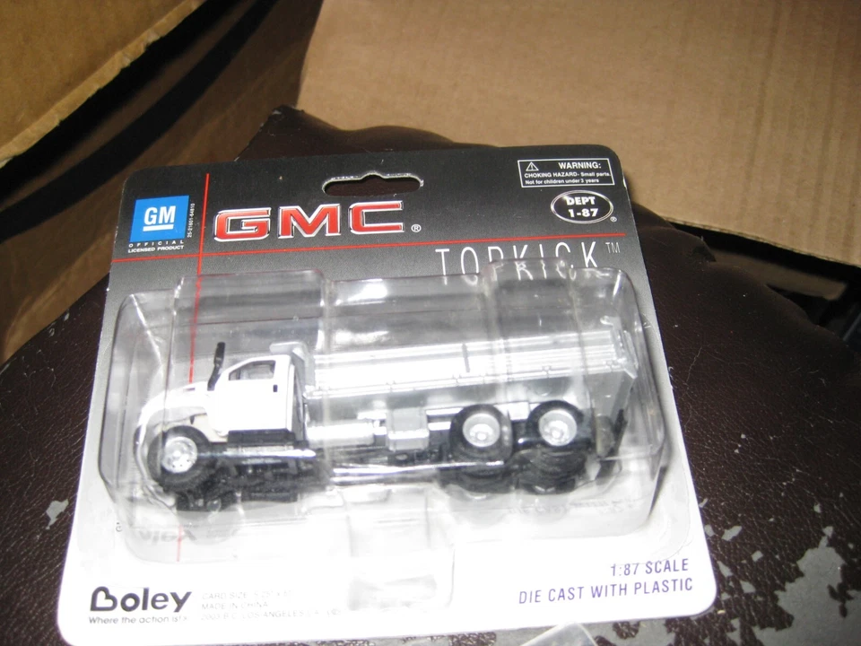 密封卡 GMC Topkick 白色平板卡车 1/87 比例 Boley 从 2003 年起 — 第 1/1 张图片