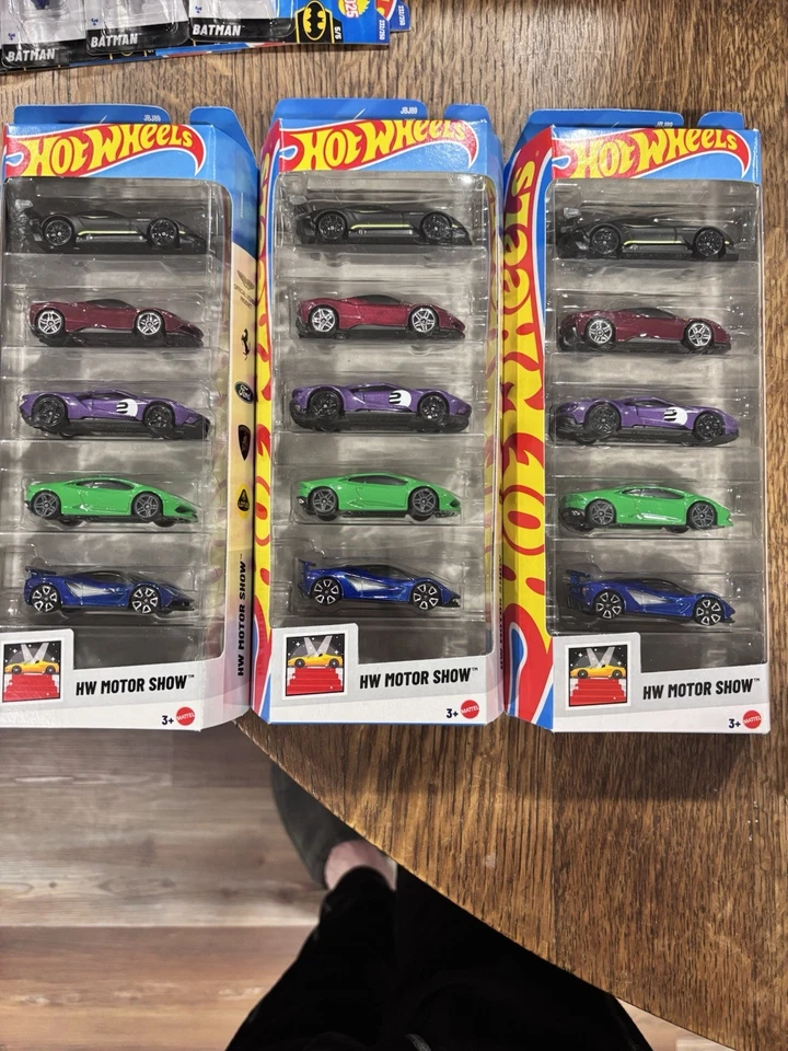 Hot Wheels Motor Show 2025 paquete de 5 Ferrari, Aston, Ford, Lambo, Lotus - Lote de 3 Foto 1 de 2