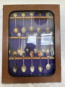English Souvenir Spoons And Display Case - Picture 1 of 3