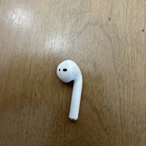 Apple AirPods 2nd Generation Replacement - Right Ear Only A2032 - Used - Photo 1 sur 4