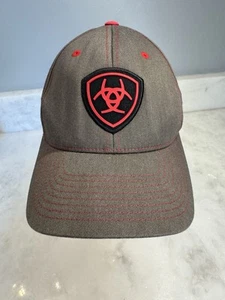 Difícil de Encontrar Ariat Escudo Parche Logo Gorra de Pelota Ajuste Flexible Tela Sombrero L/XL - Imagen 1 de 11