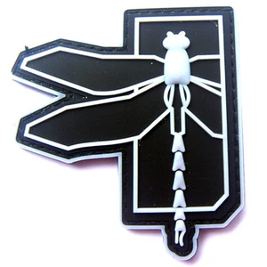 3D PVC LIBÉLULA GANCHO DE GOMA TÁCTICA PARCHE BRILLO EN INSIGNIA OSCURA BLANCO NEGRO - Imagen 1 de 5