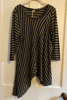 comfy USA ~~  tunic top ~~ olive/black stripes ~ asymmetrical hem ~ large - Изображение 1 из 4