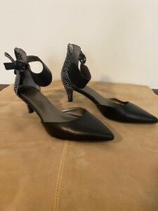 Tahari Ande 8 M Black Ankle Strap heel