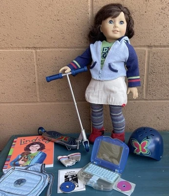 American Girl Doll Lindsey Bergman Girl of the Year 2001 Outfit Laptop Scooter - Image 1 of 4
