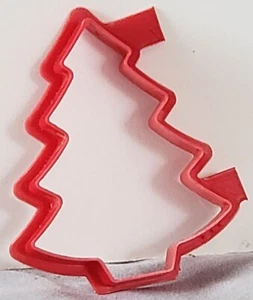 NUEVO Cortador de galletas de plástico rojo NAVIDAD ÁRBOL DE HOJA PERENNE 3 1/8" X 2 3/8" - Imagen 1 de 2