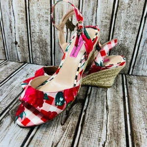 Betsey Johnson Athena Wedge Sandal Strap 6m Red Gingham Check Floral Rope - Picture 1 of 10