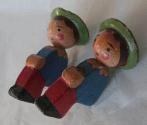 Pair Painted Wooden Sitting Figures - German Look Wear / patina - Picture 1 of 9