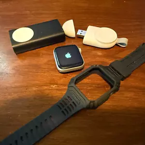 Nike+ Apple Watch Series 4 44 mm Estuche de Aluminio GPS Celular Banda Resistente Cargadores - Imagen 1 de 4