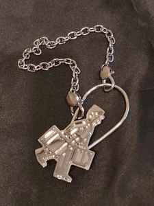 PRADA Porter silberfarbener Schlüsselanhänger Schlüsselring Taschenanhänger Türsteher mit Pelzkette - Bild 1 von 17