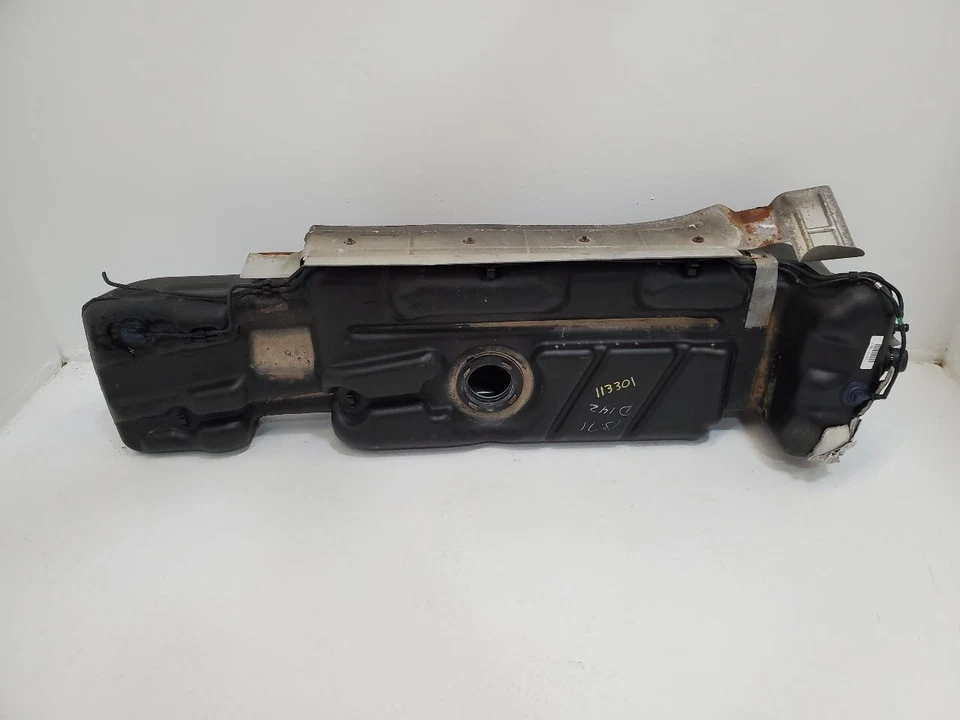 2000-2001 CHEVROLET SUBURBAN 1500 Fuel Tank 32.5 Gallon 15759645       - Image 1 of 4