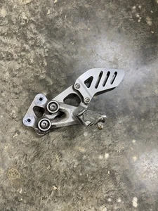 08 09 Suzuki GSXR 750 Left Rearset Driver Front Foot Peg LF Gixxer Oem Used - Bild 1 von 9